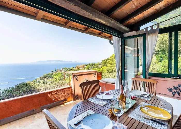 Tuca Tuca Si, sea view terrace&private beach